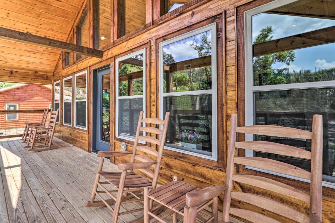 Modern Cabin With Hot Tub And Game Room In Gatlinburg! 外观 照片